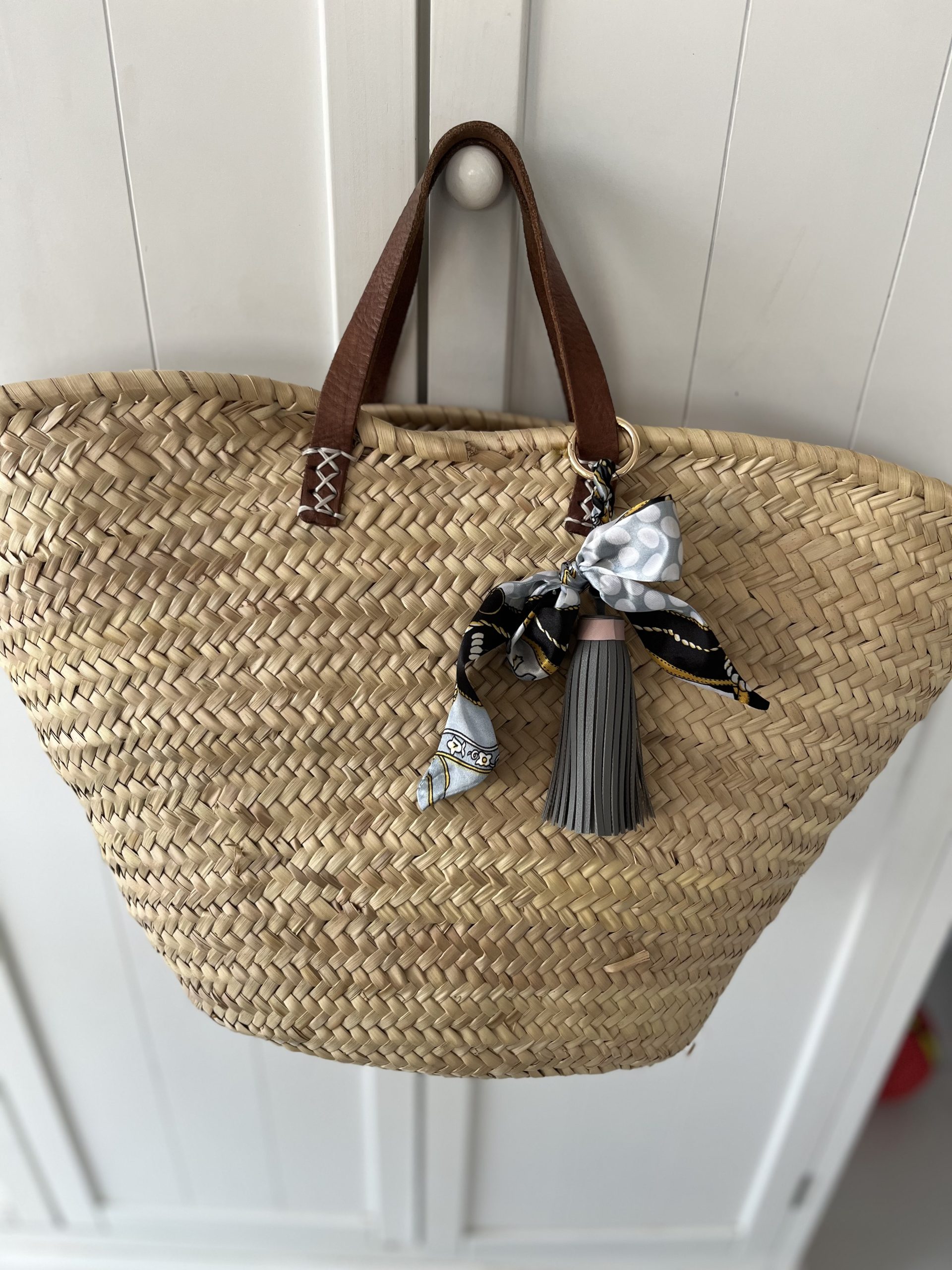 Bijou de Sac NŒUD avec Pompon – Image 2